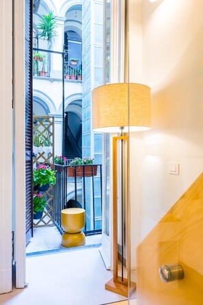 Comfort Room | Interior - BORGO VERGINI SUITES (Naples)