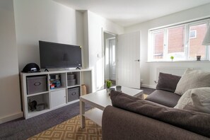 Living area - Modern 2BR Home in Grantham | King Bed | Sleeps 4 (Lincolnshire)