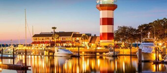 2BR Bluff Villa w Balcony, Walk to Salty Dog!