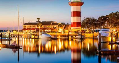 2BR Bluff Villa w/ Balcony, Walk to Salty Dog!