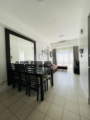 Interior - Stylish Stay at Forbeswood Parklane (Taguig City)