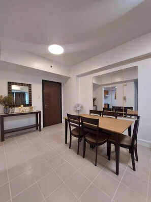 Dining - Stylish Urban Living at Forbeswood Parklane (Taguig City)
