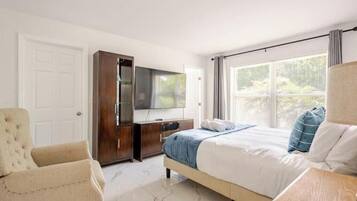 Tabla de planchar con plancha, wifi y ropa de cama