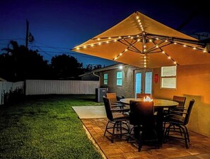 Outdoor dining - Vrbo Property (Boynton Beach)