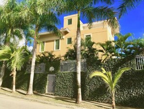 Exterior - Private Home Pool Ocean Views Steps to Beach (Rincon)