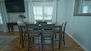 Dining - Perfect for families looking for space and comfort. (Tulsa)