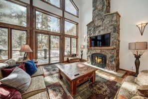 Smart TV, fireplace