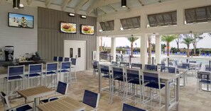Outdoor dining - Tremendous beachside 2-bedroom resort in Hilton Head Island perfect for relaxing (Hilton Head Island)