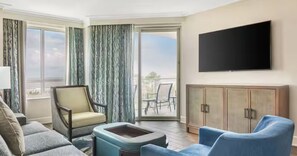 Living area - Tremendous beachside 2-bedroom resort in Hilton Head Island perfect for relaxing (Hilton Head Island)