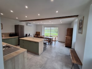 Dining - Gîte de La Hangottière (Parennes)