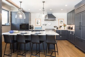 Fridge, microwave, oven, stovetop - Breckenridge 145 - Five Bedroom Villa, Sleeps 10 (Breckenridge)