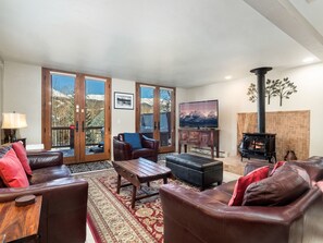 Smart TV, fireplace - Breckenridge 162 - Four Bedroom Villa, Sleeps 9 (Breckenridge)
