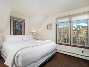 4 bedrooms, iron/ironing board, WiFi, bed sheets - Breckenridge 162 - Four Bedroom Villa, Sleeps 9 (Breckenridge)