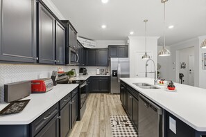 Fridge, microwave, oven, stovetop - Last Minute Disney Getaway! Private Pool & Themed Bedrooms. Book Now! #164901 (Orlando)