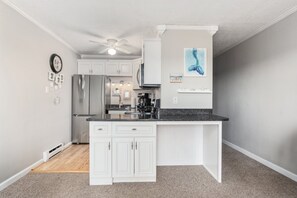 Coffee/tea maker, fridge, microwave, oven - NTB Underwater Escape – Oceanfront Fun at Topsail Reef (North Topsail Beach)