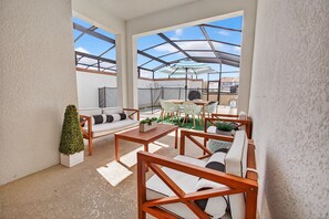 Outdoor dining - Last Minute Disney Getaway! Private Pool & Themed Bedrooms. Book Now! #165295 (Orlando)
