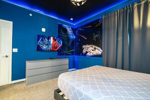 3 bedrooms, iron/ironing board, WiFi, bed sheets - Last Minute Disney Getaway! Themed Bedrooms & Private Balcony. Book Now! #165297 (Orlando)