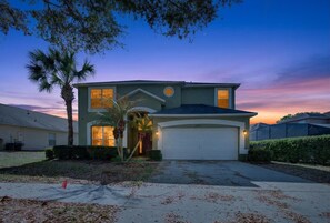 Exterior - Last Minute Disney Getaway! Private Pool & Game Room. Book Now! #165303 (Orlando)