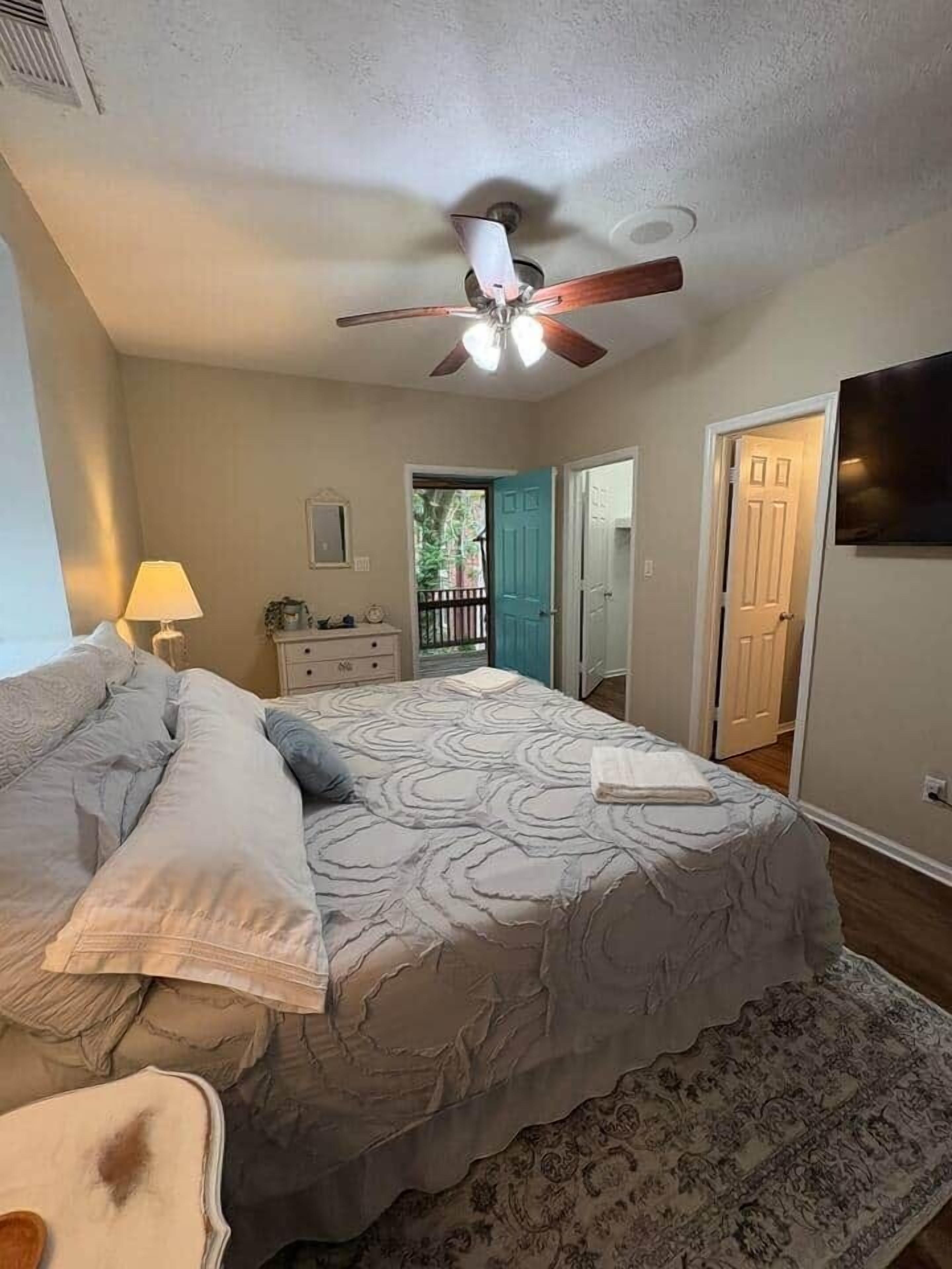 2 habitaciones, tabla de planchar con plancha, wifi y ropa de cama 