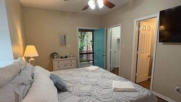 2 habitaciones, tabla de planchar con plancha, wifi y ropa de cama