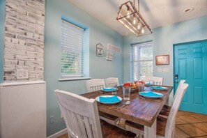 Dining - Firepit Patio + 2 Blk To Brewery + 2 King BR + 2Tw (St. Louis)