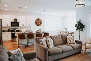 Smart TV - Last Minute Disney Getaway! Private Pool, Game Room & Themed Bedrooms. Book Now! #165735 (Orlando)