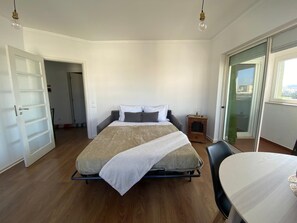 1 habitación, tabla de planchar con plancha, wifi y ropa de cama 
