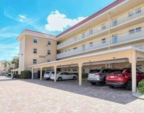Exterior - 1-bed 2-Bath condo in Siesta Key, Sarasota FL with55 and over & 1 month minimum (Siesta Key)
