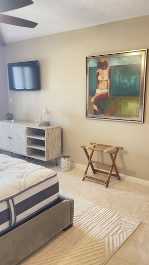 Room - 1-bed 2-Bath condo in Siesta Key, Sarasota FL with55 and over & 1 month minimum (Siesta Key)