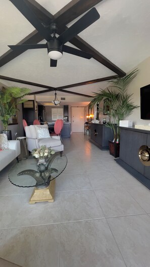 Living area - 1-bed 2-Bath condo in Siesta Key, Sarasota FL with55 and over & 1 month minimum (Siesta Key)