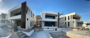 Exterior - Luxury apartment, including pool, 6 minutes from Mambo Beach. (Willemstad)