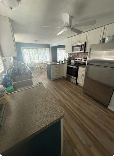 Cozy 2-bedroom house in peaceful Hudson on a canal