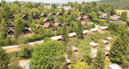 The Renardeau cabin for 5 people is a cozy, fully renovated accommodation featuring two bedrooms, a modern shower room, a premium kitchen, and a living area with a pellet stove.