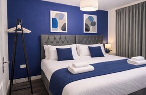 5 chambres, fer et planche à repasser, Wi-Fi, draps fournis