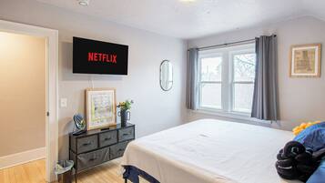 2 bedrooms, desk, iron/ironing board, free WiFi