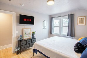 2 bedrooms, desk, iron/ironing board, free WiFi