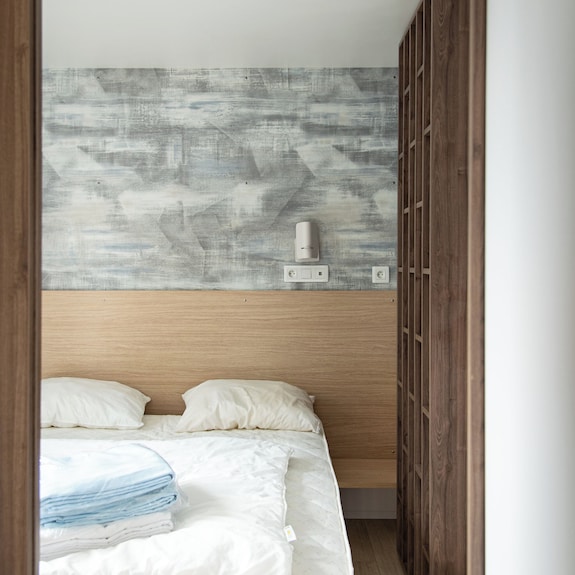Le Mobil-home Taos Pour 6 Personnes Allie Design Moderne Et Confort Absolu Avec Ses 3 Chambres, Ses 2 Salles De Bain Et Sa Climatisation. - Houffalize