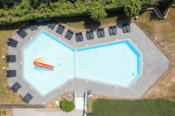 Pool - Spacious, brand new accommodation with a unique bedroom/playroom,equipped with all the luxuries for the whole family (Dochamps)