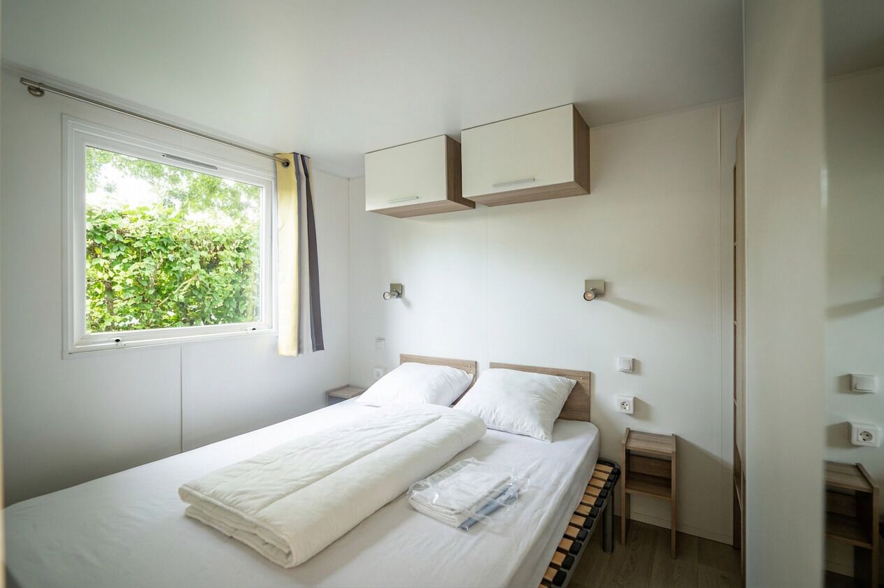 Met Zijn Moderne Uitstraling, Sfeervolle Inrichting En Ultiem Comfort Is De Tamaris Stacaravan Voor 6 Personen De Ideale Accommodatie Voor Een Heerlijke Gezinsvakantie In Elk Seizoen. - Houffalize