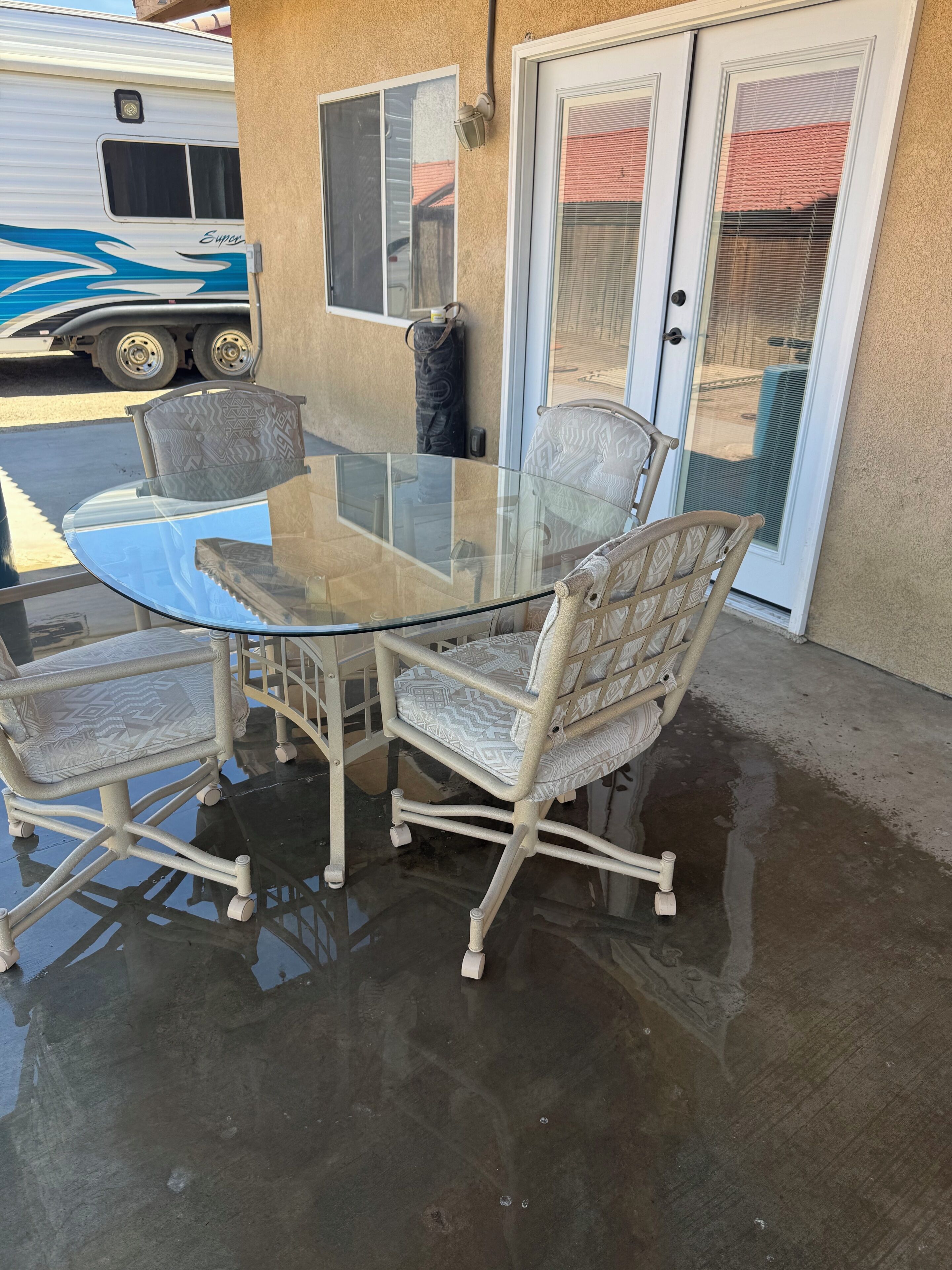 Outdoor dining. Stagecoach  rental -3 min from festival.