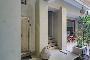 Lobby - Townhouse Oak Su's Cottage Near Legian Beach (Kuta)