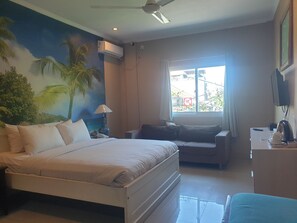Deluxe Double Room - Townhouse Oak near Beach Walk Shopping (Kuta)