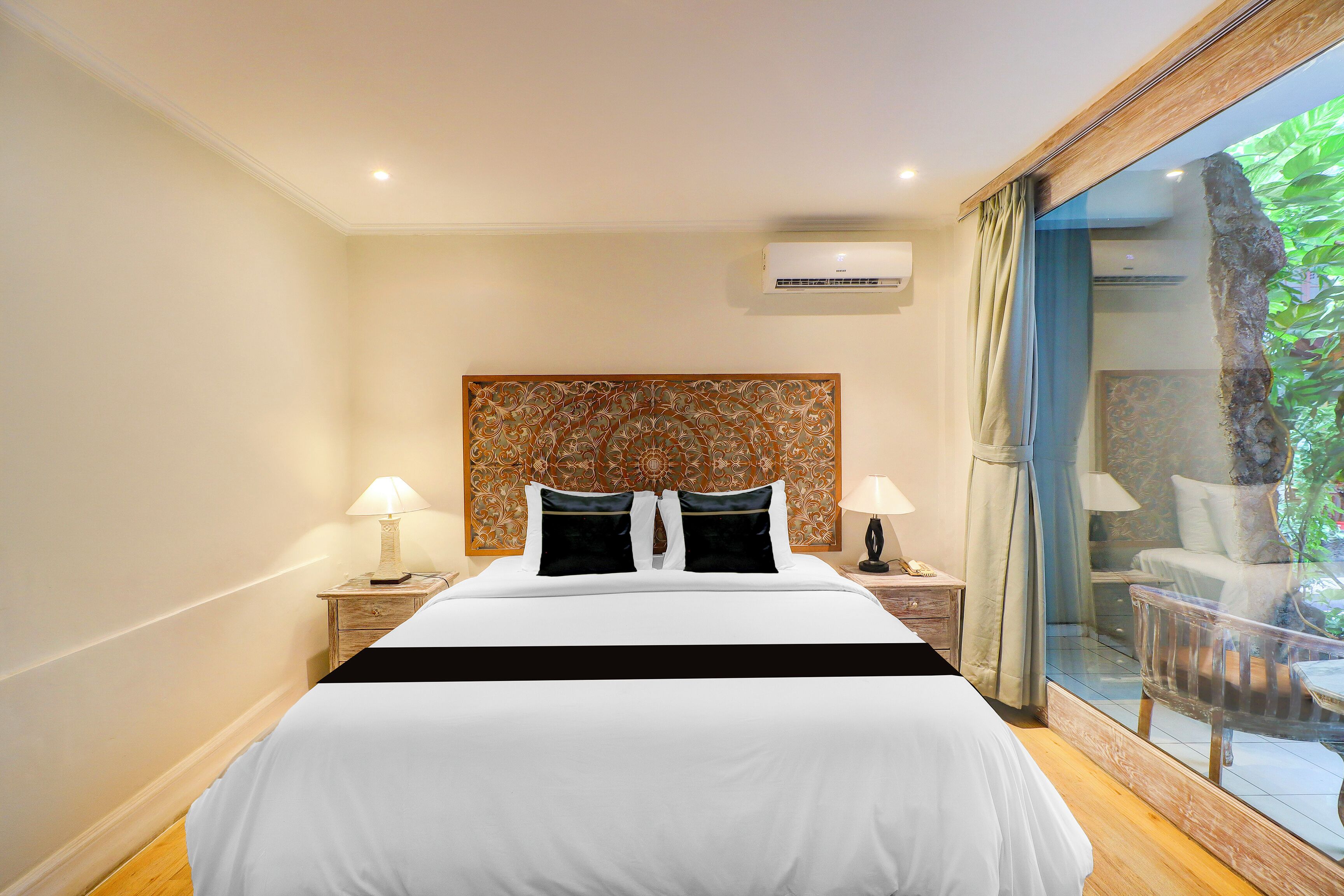 Deluxe Suite, Pool Access