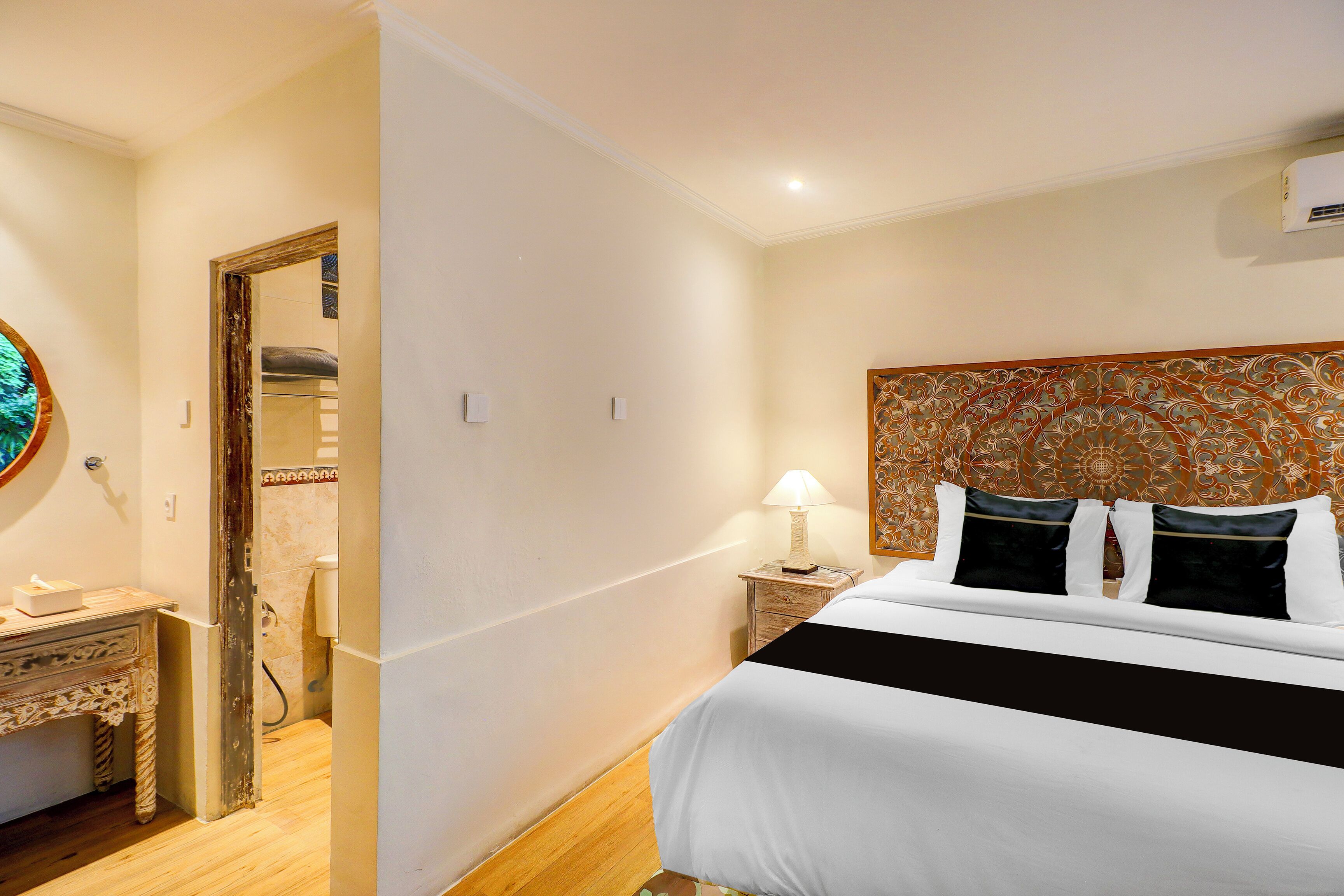 Deluxe Suite, Pool Access