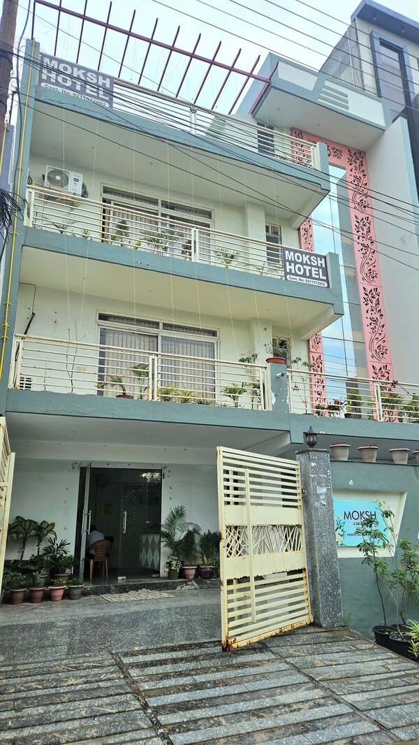 Moksh Hotel - Ghaziabad