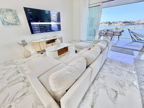 Smart TV, stereo - TOP FLORIDA's Villa Pacifica - 15% New Listing Discount (Cape Coral)