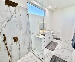 Shower, hair dryer, towels - TOP FLORIDA's Villa Pacifica - 15% New Listing Discount (Cape Coral)