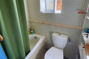 Hair dryer, towels, soap, toilet paper - Charming Occitan Village House: Live Quarante Like a Local.  (Quarante)