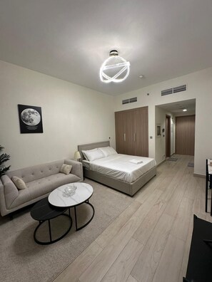 Iron/ironing board, free WiFi, bed sheets - VESTA - Luxury Studio - Riviera (I) (Dubai)