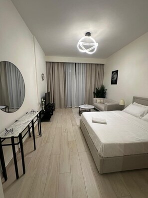 Iron/ironing board, free WiFi, bed sheets - VESTA - Luxury Studio - Riviera (I) (Dubai)